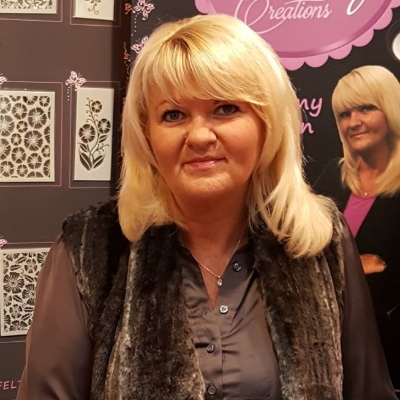 Craft Focus chats to Crafting TV personality and entrepreneur Dawn Bibby