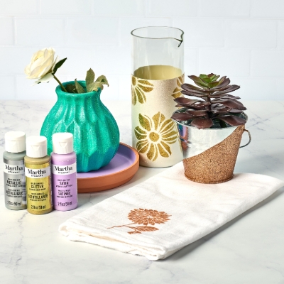 MARTHA STEWART RETURNS TO CRAFTING