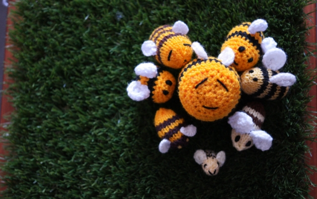 Crafters get buzzy making bees: Image 1