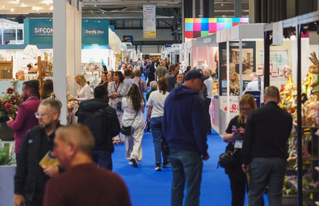 people visiting trade show 