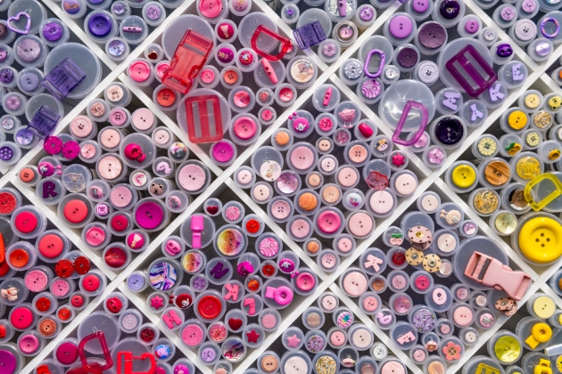 muliticoloured buttons