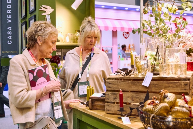 buyers at a trade show